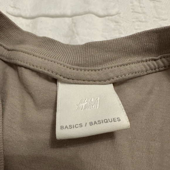 H&M Basics Top - Picture 2 of 2